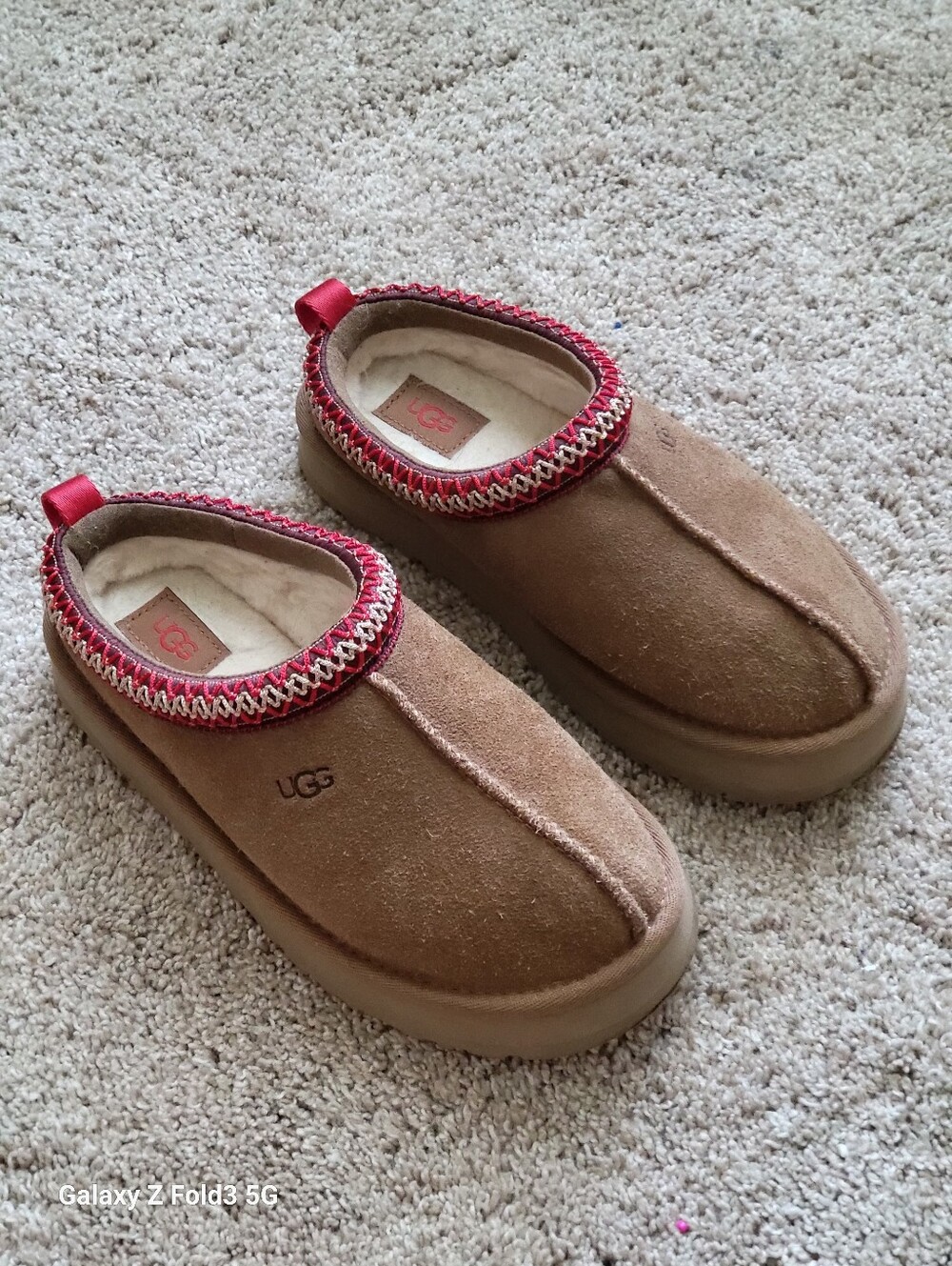 ❤️EUC❤️ UGG Girls Tasman II Chestnut Slippers with Red Trim